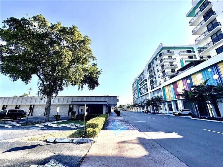 2021 Tyler St, Hollywood, FL à louer - Photo du bâtiment - Image 2 de 13