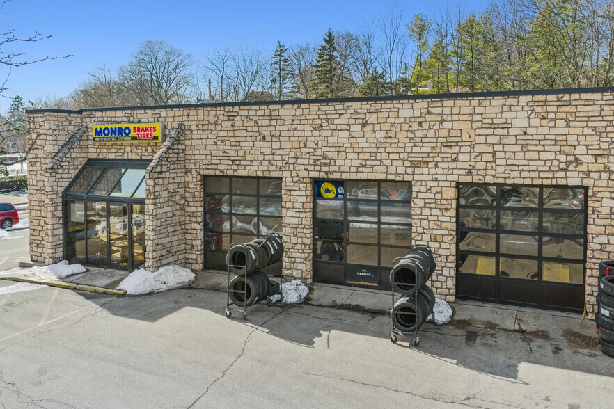 331 Cochran Rd, Mt Lebanon, PA à vendre - Photo du bâtiment - Image 2 de 11