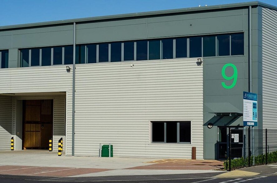 9 Portfield Rd, Portsmouth for lease - Building Photo - Image 2 of 27