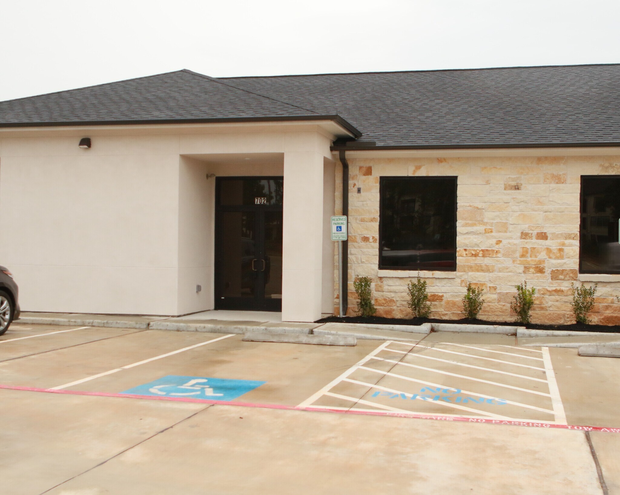 625 Regal Row, Montgomery, TX for lease Building Photo- Image 1 of 10