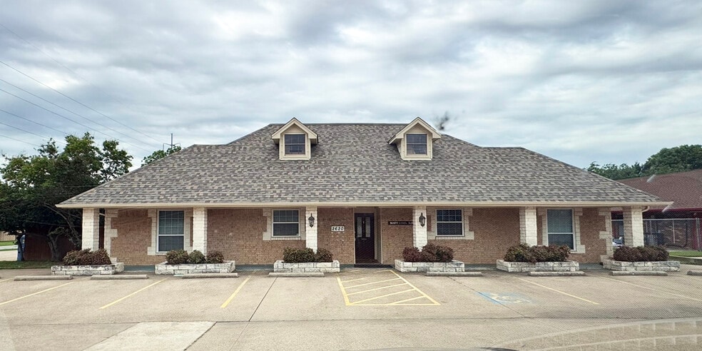 2620 Harwood Rd, Bedford, TX for lease - Building Photo - Image 1 of 3