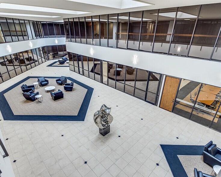 5600 NW Central Dr, Houston, TX à louer - Photo du bâtiment - Image 2 de 8