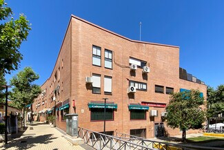 Plus de détails pour Multi-résidentiel à vendre