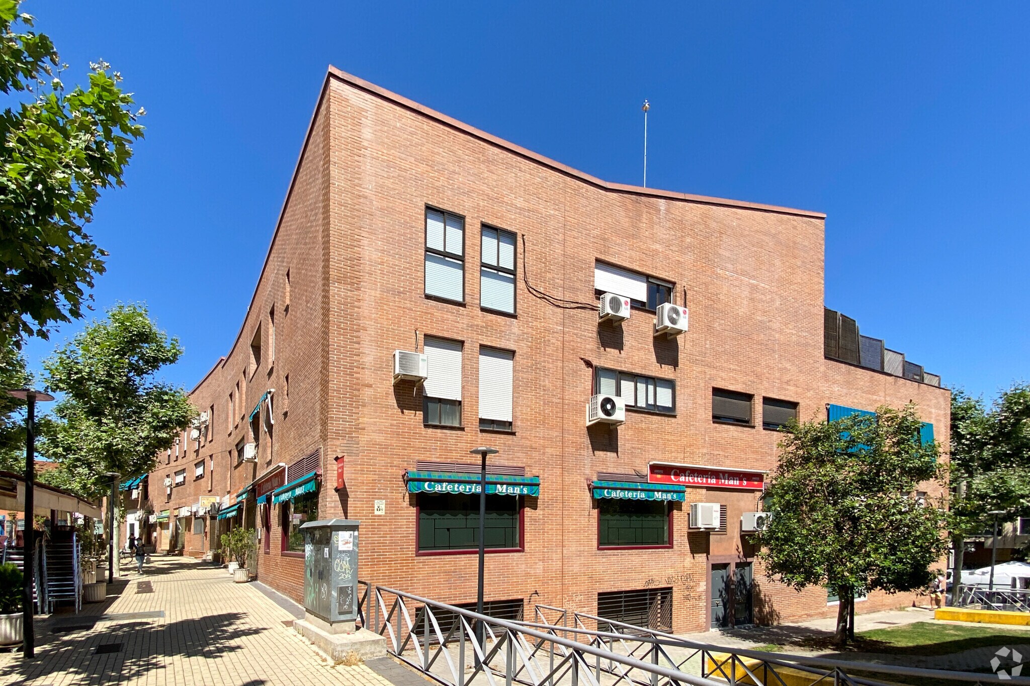 Immeuble residentiel dans San Sebastián de los Reyes, Madrid à vendre Photo principale- Image 1 de 3