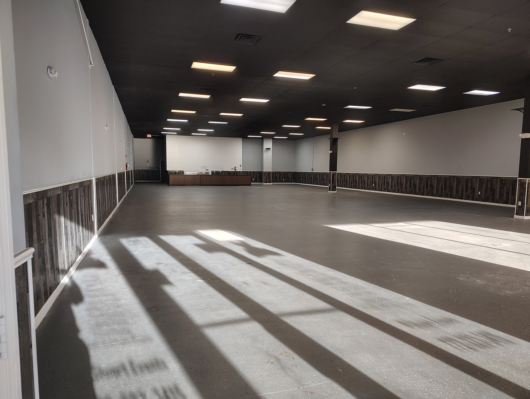 2585-2605 SE Federal Hwy, Stuart, FL for lease Interior Photo- Image 1 of 7