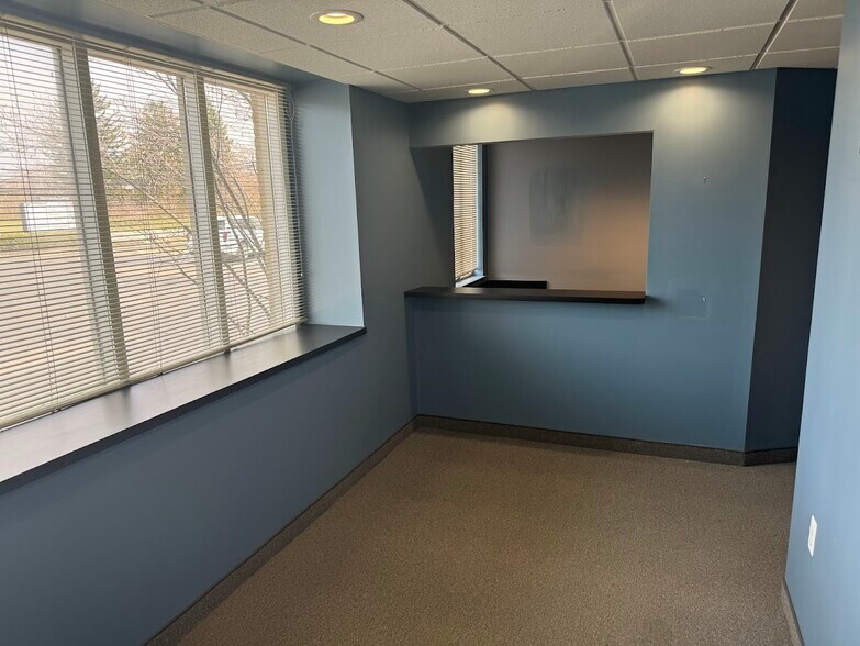 36385-36405 Harper Ave, Clinton Township, MI à louer - Photo du bâtiment - Image 3 de 8