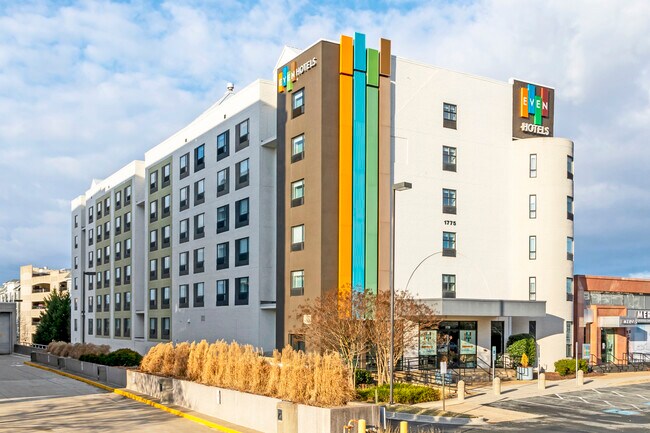 Plus de détails pour 1775 Rockville Pike, Rockville, MD - Commerce de détail à louer