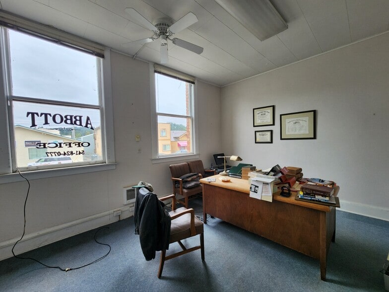 99 E 2nd St, Coquille, OR for sale - Building Photo - Image 3 of 14