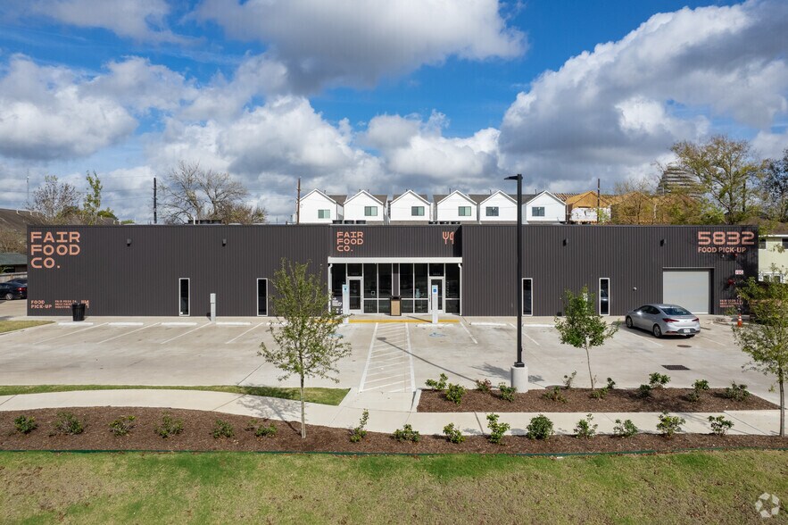 5832 Fairdale Ln, Houston, TX for lease - Building Photo - Image 2 of 17