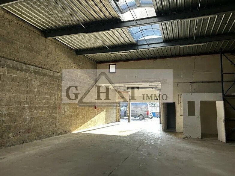 Industrial in Lisses for lease - Interior Photo - Image 2 of 4