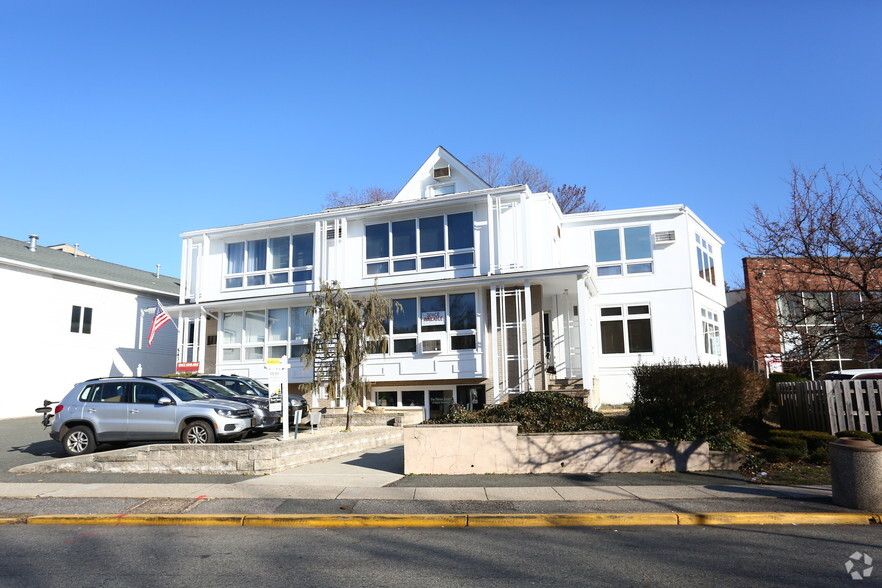 543 Valley Rd, Upper Montclair, NJ for lease - Primary Photo - Image 1 of 5