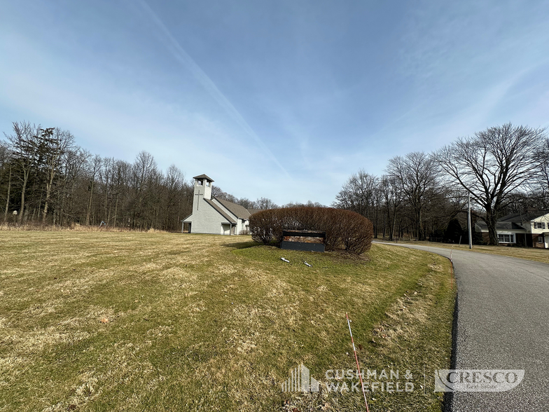 4799 Lander Rd, Chagrin Falls, OH for sale - Building Photo - Image 2 of 4