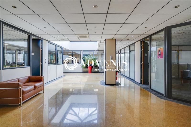 Flex in Villiers-sur-Marne for lease - Interior Photo - Image 1 of 7