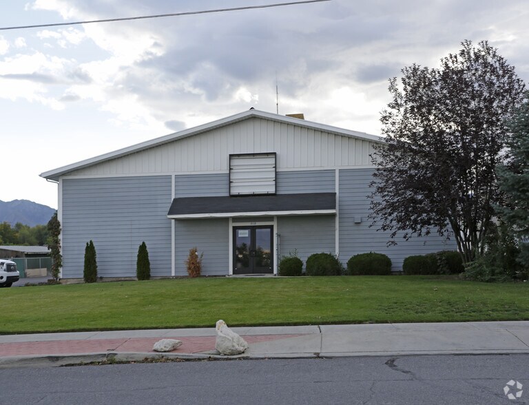 9119 S Monroe Plaza Way, Sandy, UT à louer - Photo du bâtiment - Image 3 de 5