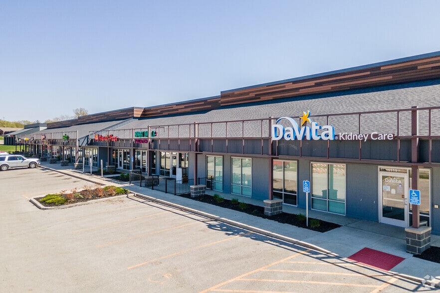 7204-7246 University Ave, Windsor Heights, IA for lease - Building Photo - Image 3 of 6