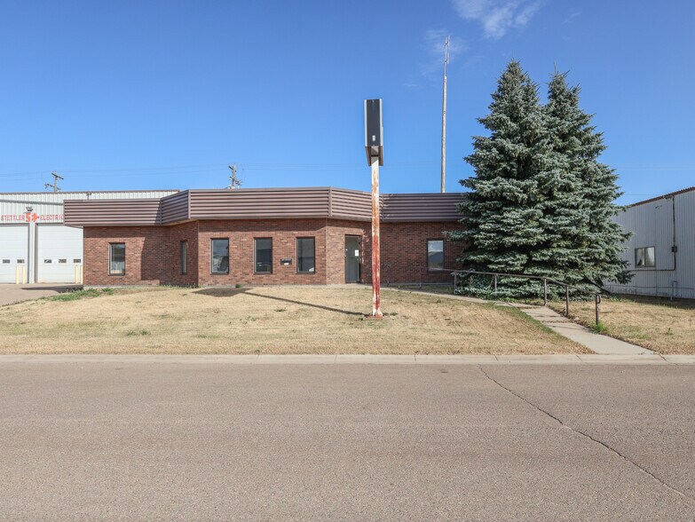 5003 47 st, Stettler, AB à louer - Photo du bâtiment - Image 1 de 22