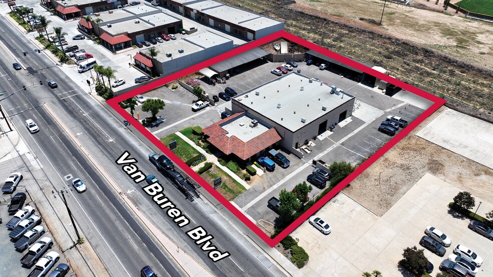 18805 Van Buren Blvd, Riverside, CA à vendre - Photo du bâtiment - Image 2 de 3