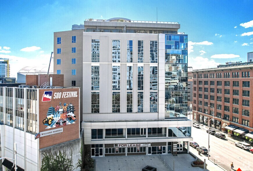 1 Virginia Ave, Indianapolis, IN à louer - Photo du bâtiment - Image 2 de 10