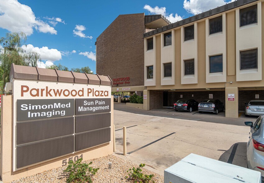 5501 N 19th Ave, Phoenix, AZ à vendre - Photo du bâtiment - Image 2 de 11