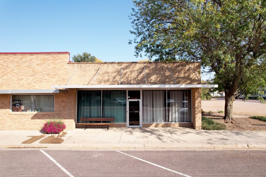 216 S Main St, Lennox, SD for sale - Primary Photo - Image 1 of 1