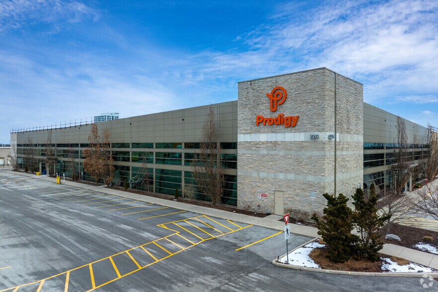 226 Wyecroft Rd, Oakville, ON à vendre - Photo du bâtiment - Image 1 de 1