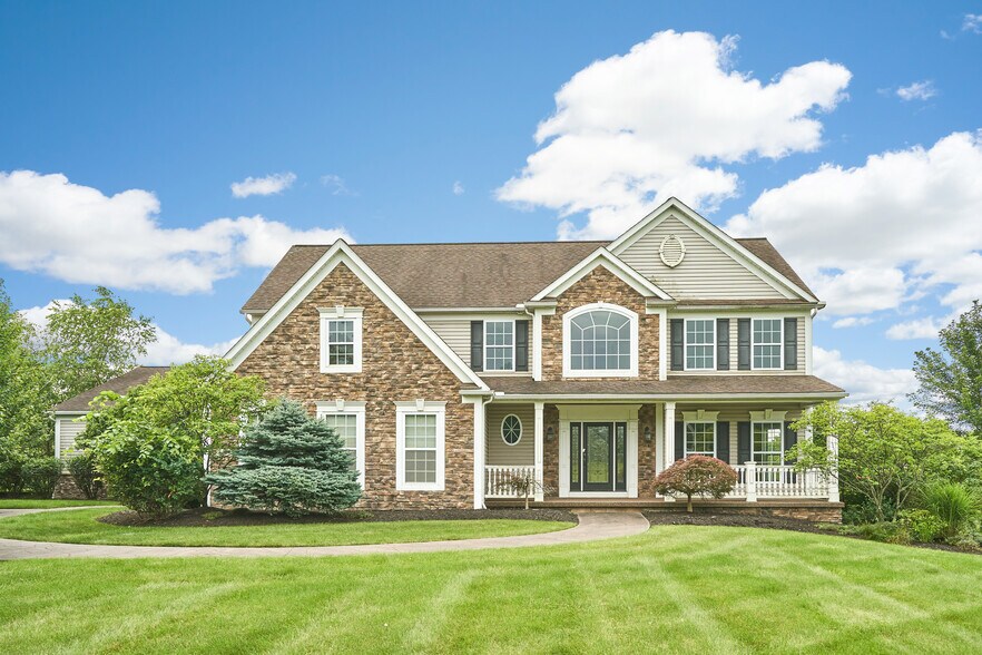 4250 Lynn Rd, Ravenna, OH à vendre - Photo du bâtiment - Image 1 de 25
