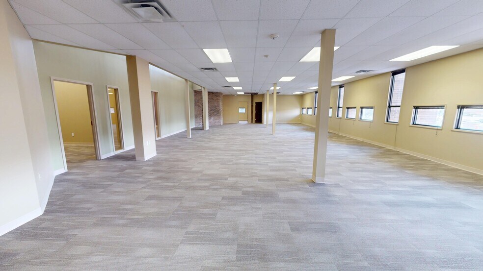 8329 N Mopac Expy, Austin, TX à louer - Photo intérieure - Image 3 de 7