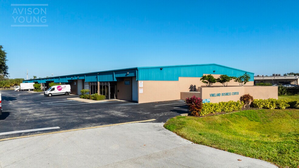 3712-3728 Vineland Rd, Orlando, FL à louer - Photo du bâtiment - Image 1 de 20