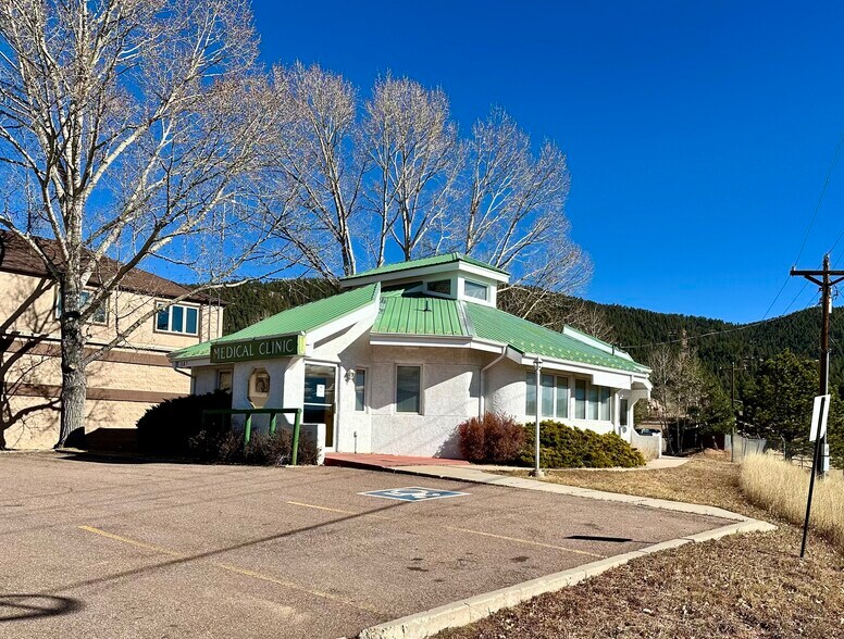 381 Rampart Range Rd, Woodland Park, CO à louer - Photo du bâtiment - Image 3 de 6