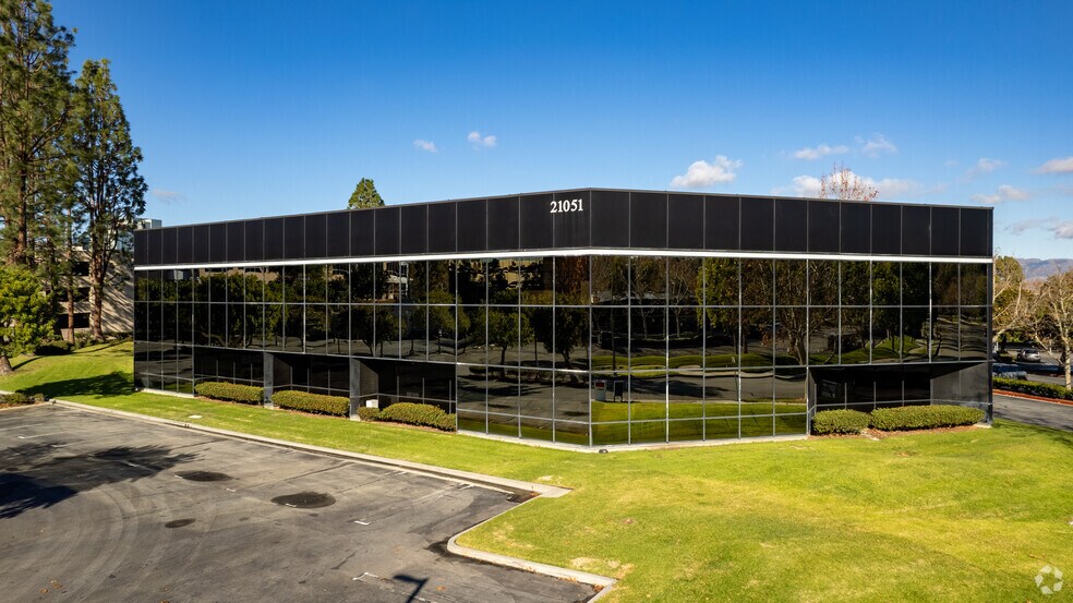 20935 Warner Center Ln, Woodland Hills, CA for lease - Primary Photo - Image 1 of 45