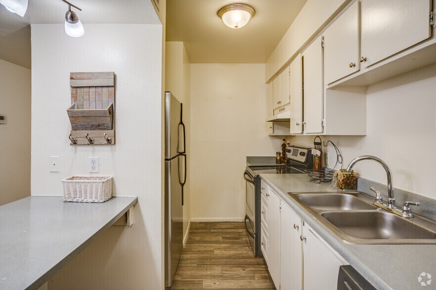 2641 W Butler Dr, Phoenix, AZ à vendre - Photo intérieure - Image 3 de 9