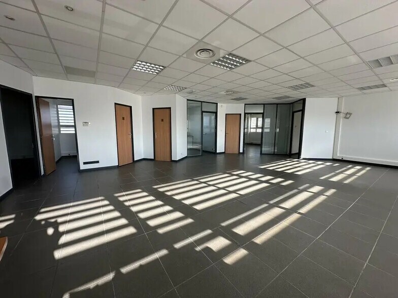 Bureau dans Nîmes à louer - Photo intérieure - Image 2 de 10