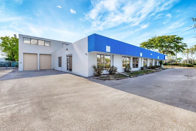 Plus de détails pour 1500 N Powerline Rd, Pompano Beach, FL - Bureau, Industriel à louer
