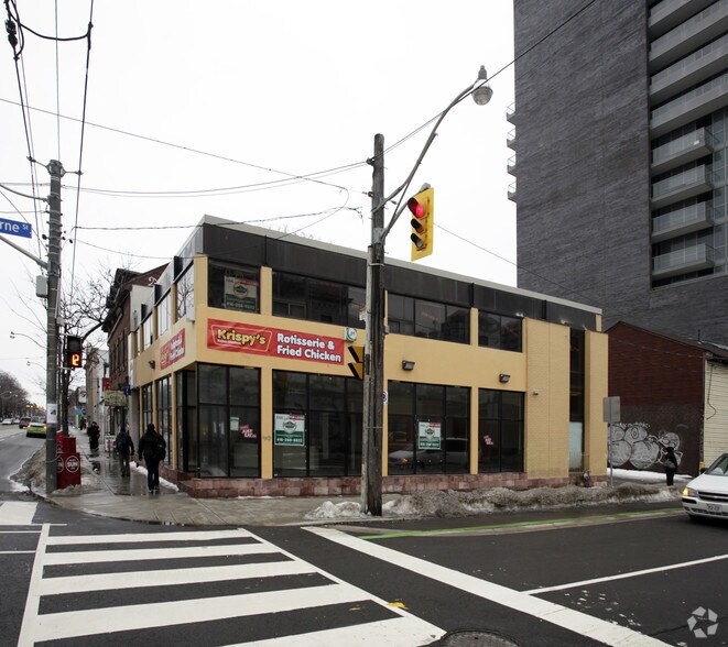 235 Queen St E, Toronto, ON à vendre - Photo principale - Image 1 de 1