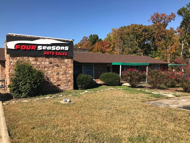 More details for 2121 Wade Hampton Blvd, Greenville, SC - Retail for Sale