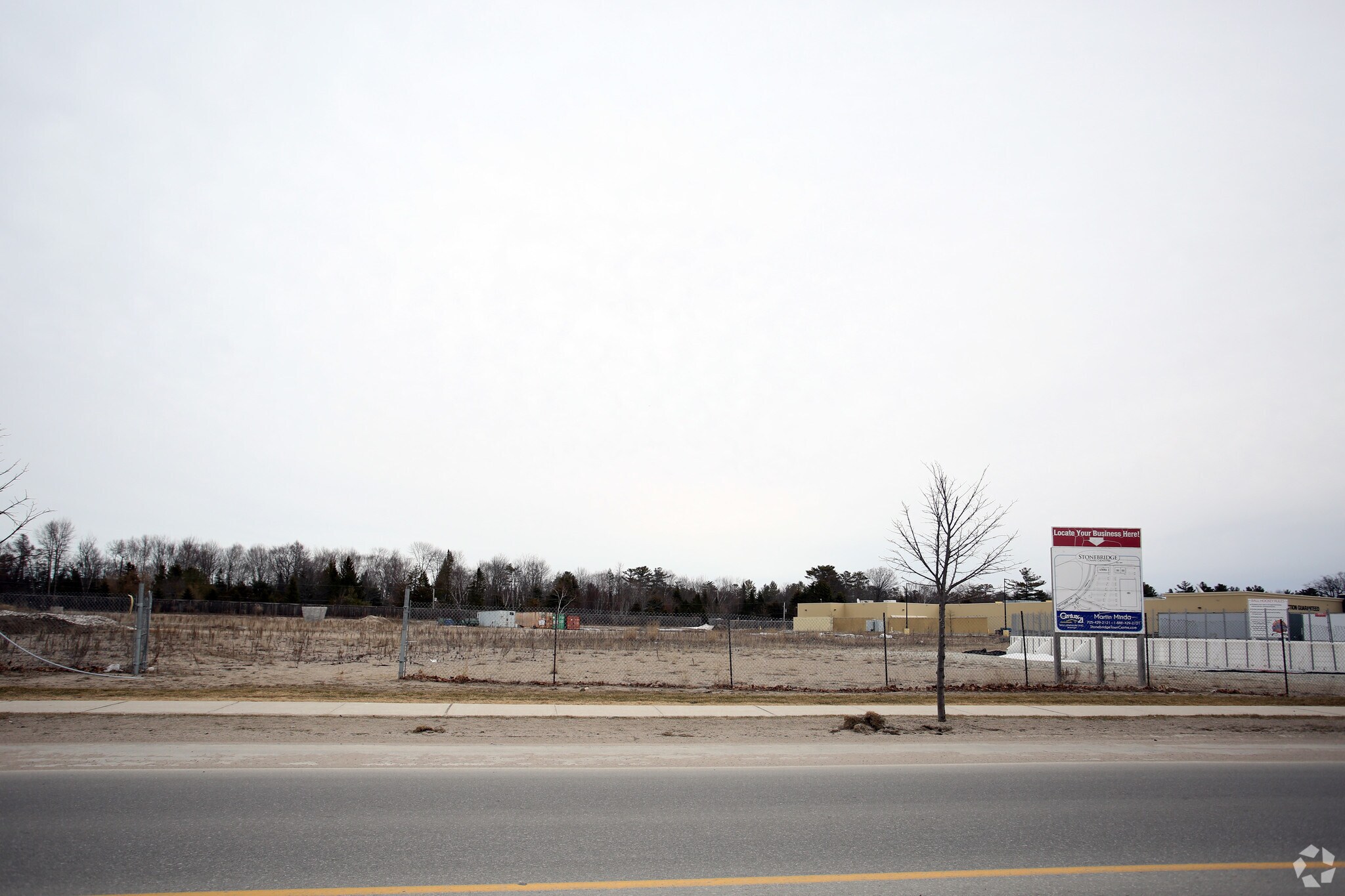 100 Stonebridge Blvd, Wasaga Beach, ON à louer Photo principale- Image 1 de 3