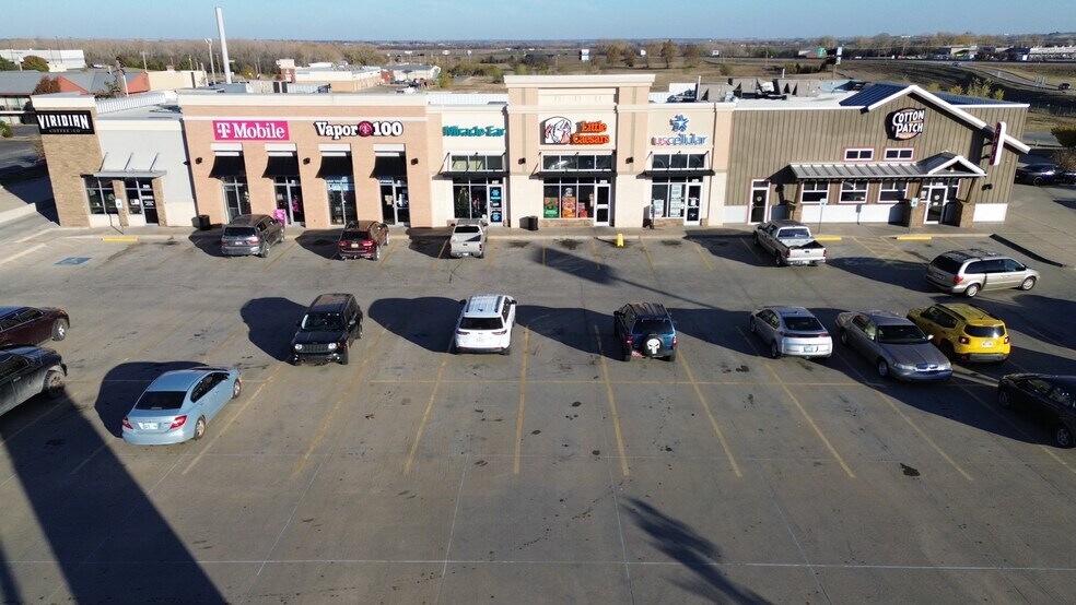 2203-2209 S 4th St, Chickasha, OK for lease - Building Photo - Image 2 of 5