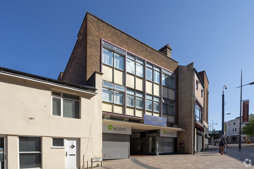 1-15 Piccadilly Arcade, Stoke On Trent for lease - Primary Photo - Image 1 of 4