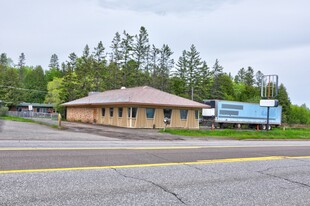 High Visibility Property in Two Harbors - Cuisine commerciale