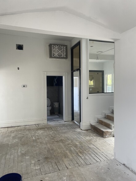 610 E Josephine St, San Antonio, TX for lease - Interior Photo - Image 2 of 8