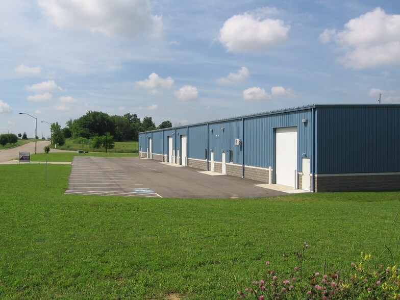 2021-2029 Venture Cir SE, Massillon, OH à louer - Photo du bâtiment - Image 3 de 5