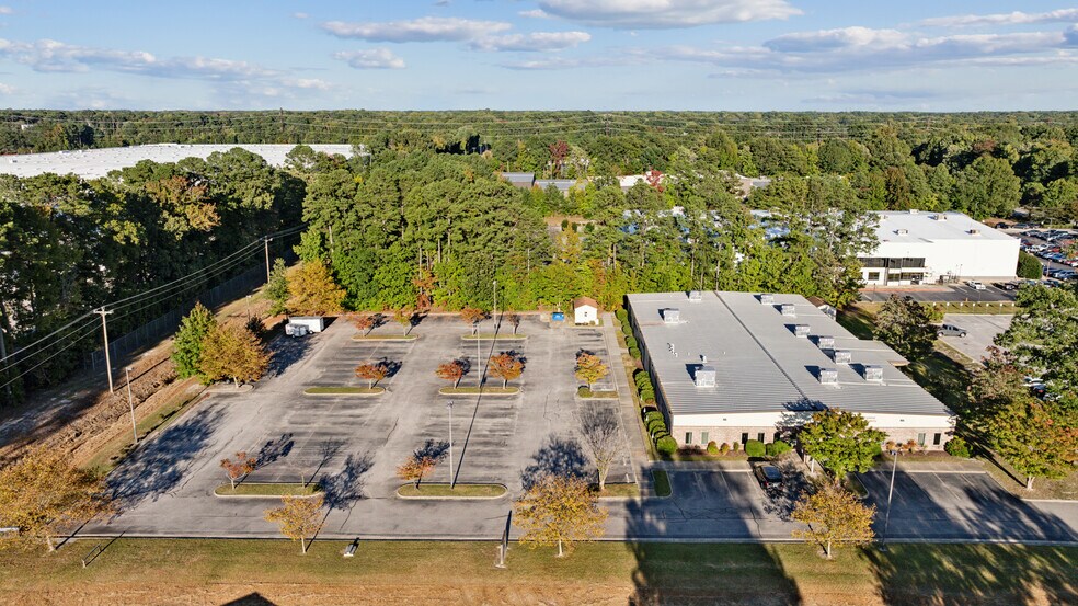 805 City Center Blvd, Newport News, VA à vendre - Photo du bâtiment - Image 2 de 4