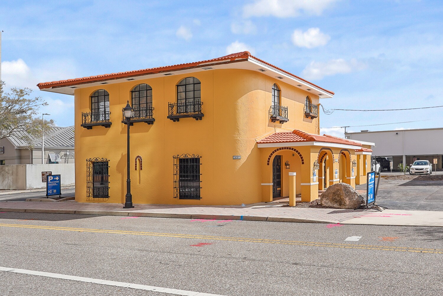 537 10th St W, Bradenton, FL à louer Photo intérieure- Image 1 de 4