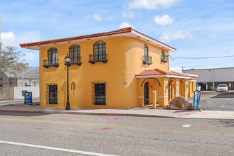 537 10th St W, Bradenton, FL à louer Photo intérieure- Image 1 de 4