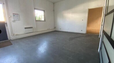 4 Route De Longjumeau, Chilly-Mazarin for lease Interior Photo- Image 2 of 3