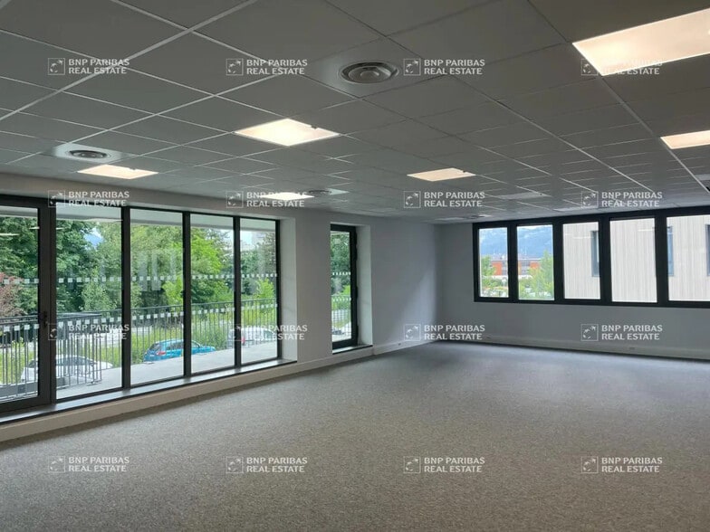 Office in Échirolles for lease - Building Photo - Image 3 of 15
