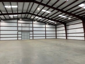 5457 W Davis St, Conroe, TX for lease Interior Photo- Image 2 of 6