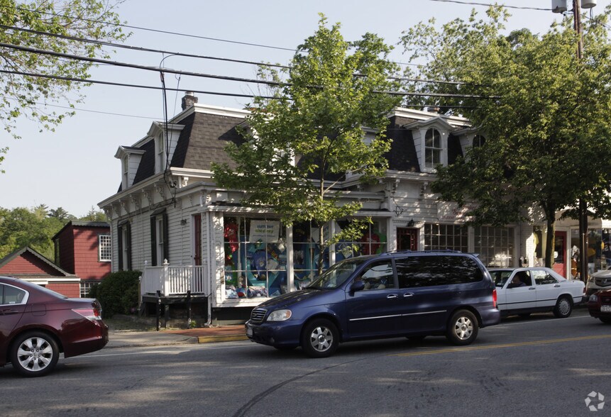 1326 Old Northern Blvd, Roslyn, NY à louer - Photo du bâtiment - Image 2 de 12