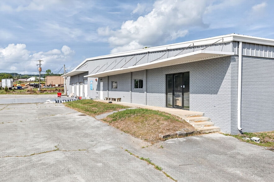 167 Industrial Park Cir, Livingston, TN for lease - Primary Photo - Image 1 of 20