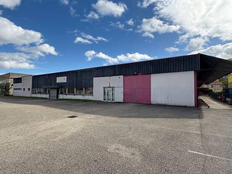 6 Rue Sigmund Freud, Vaulx-en-Velin for sale - Building Photo - Image 1 of 6